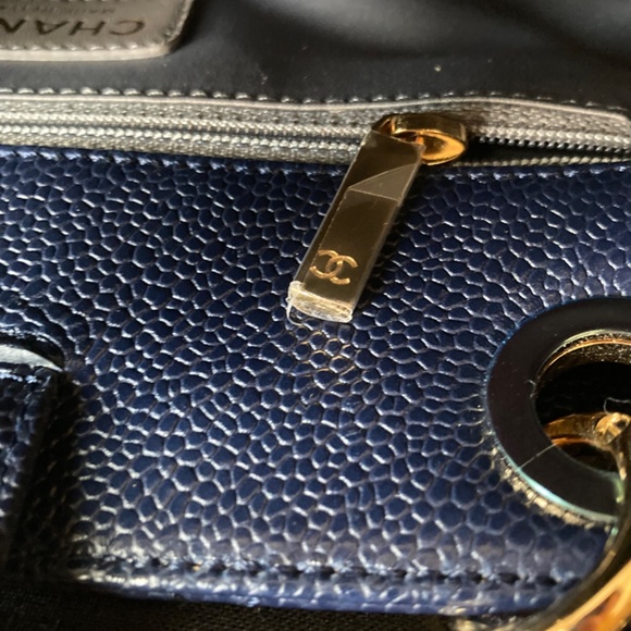 Chanel Petite Shopping Tote PST - Picture 4 of 13